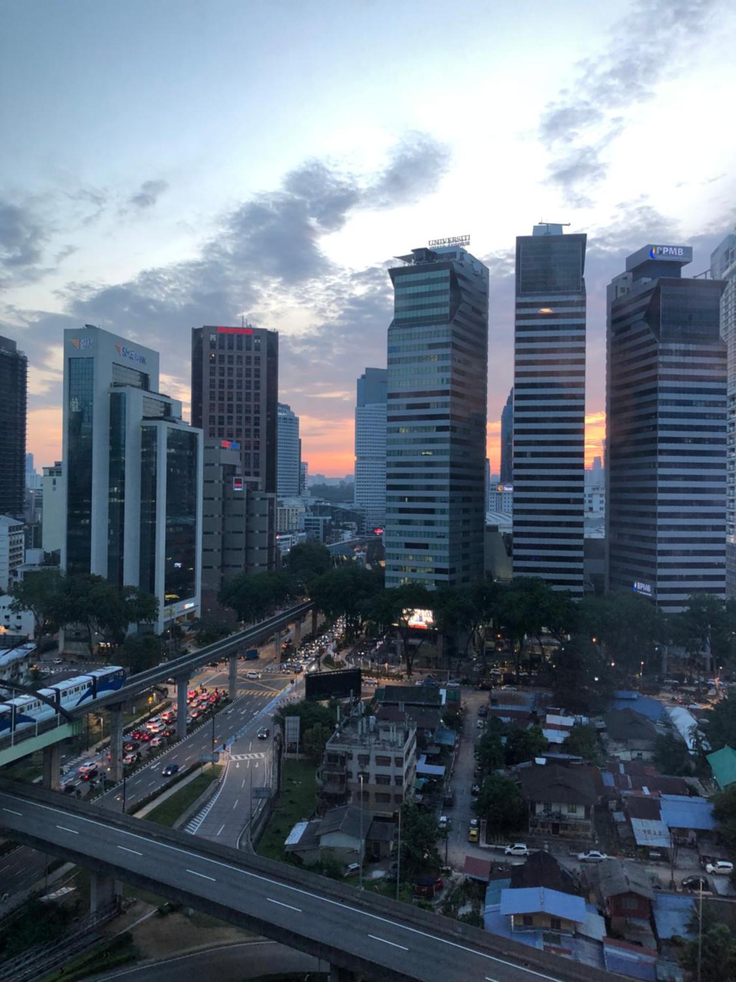 Platinum Klcc Pool View Apartment Kuala Lumpur Bagian luar foto
