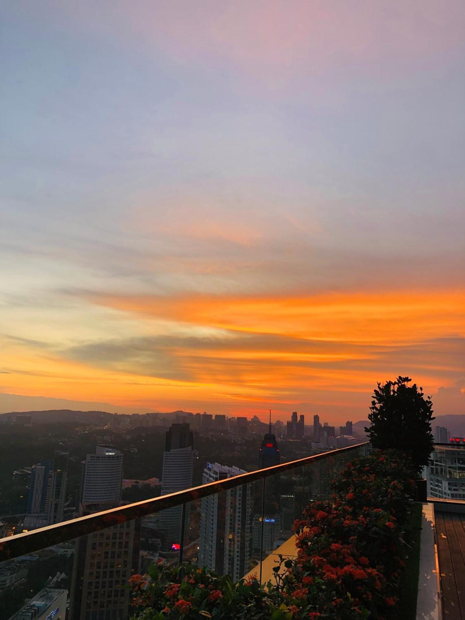 Platinum Klcc Pool View Apartment Kuala Lumpur Bagian luar foto