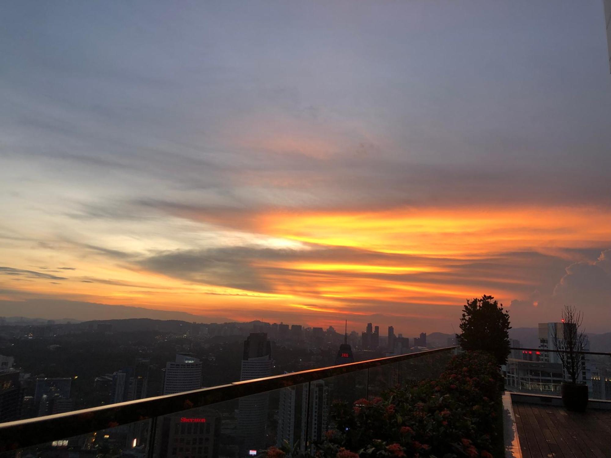 Platinum Klcc Pool View Apartment Kuala Lumpur Bagian luar foto